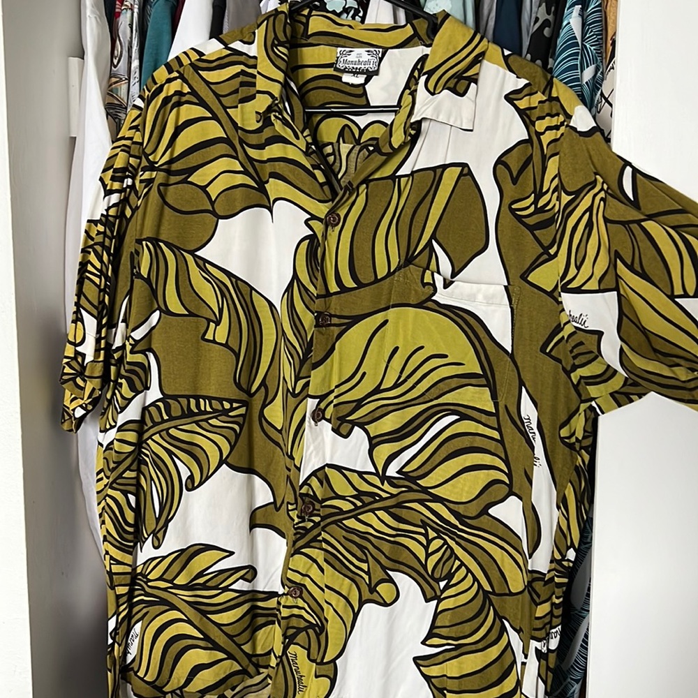 Manuhealii Men’s Button down Size XL